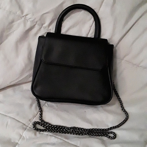 NWOT Black Faux leather handbag purse with chain shoulder strap - Picture 1 of 7